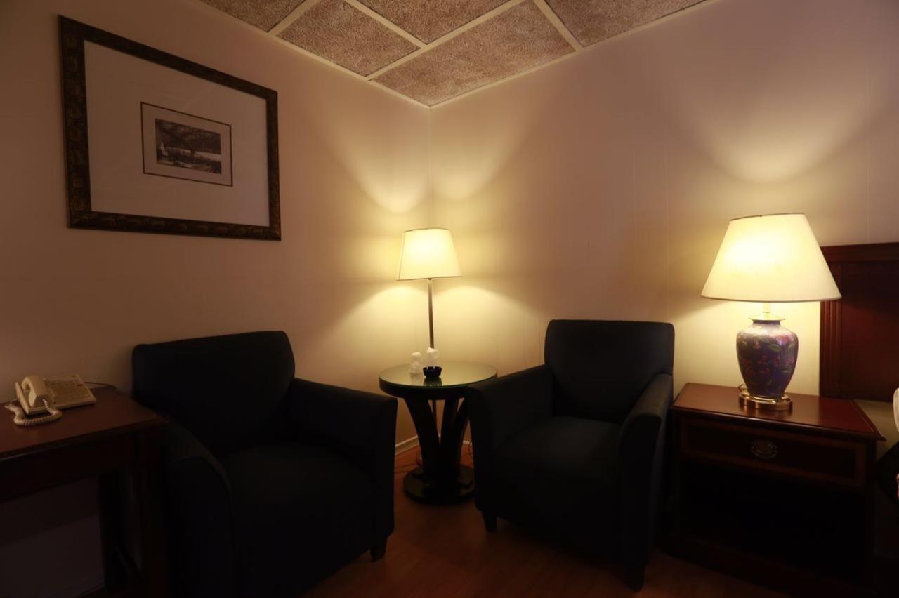 Motel Chez Nous Laval Exterior foto